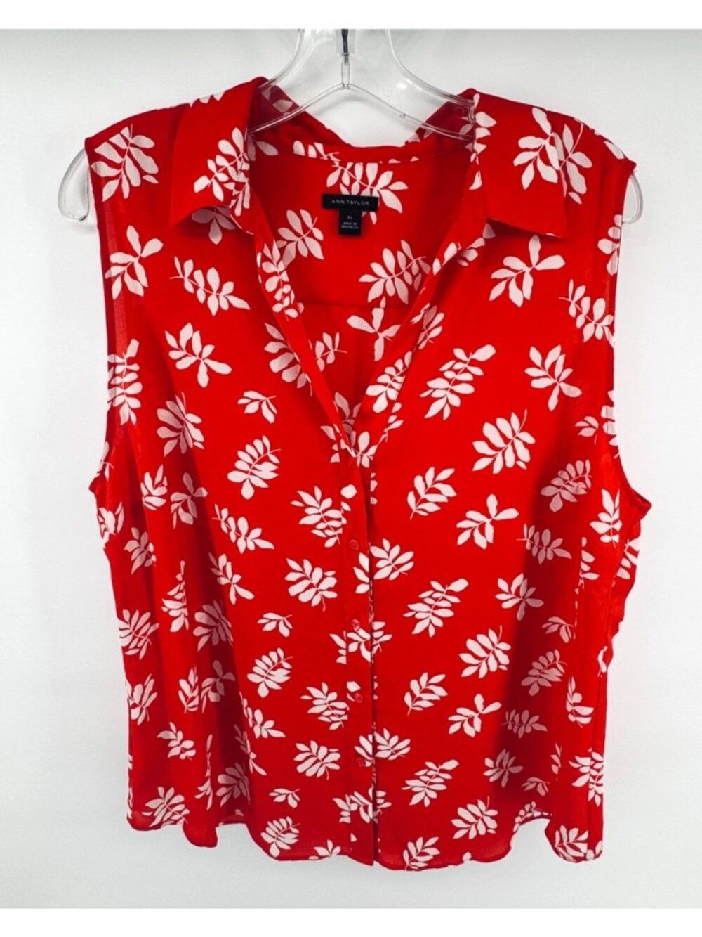 Ann Taylor XL Red & White Sleeveless Button-Down Blouse With Floral Print